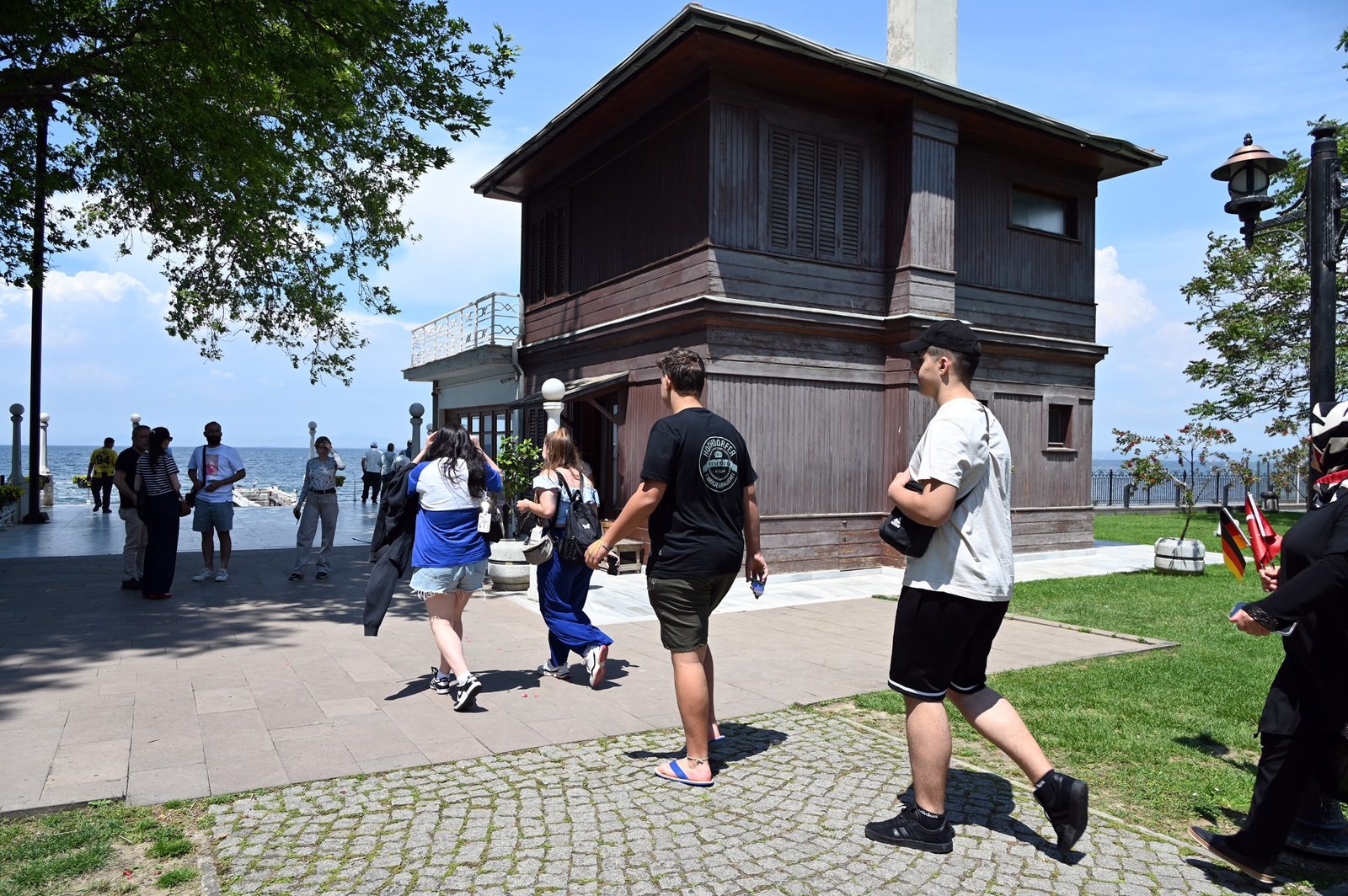 ALMAN ÖĞRENCİLER YÜRÜYEN KÖŞK’TE 