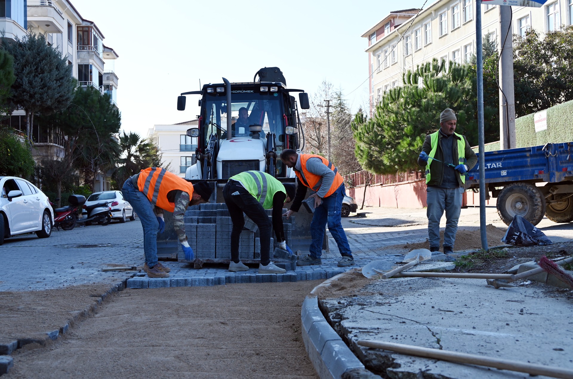 YALOVA'DA ALT VE ÜSTYAPI ÇALIŞMALARI 