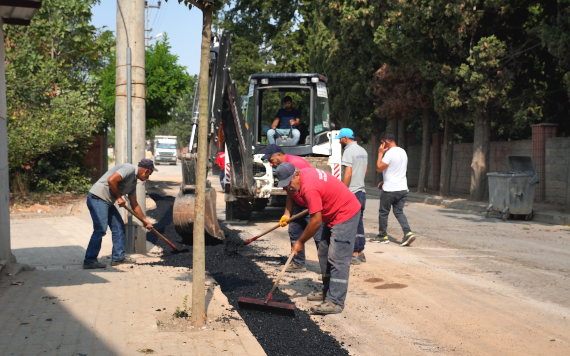 RADAR CADDESİ’NDE ASFALT YAMA ÇALIŞMASI