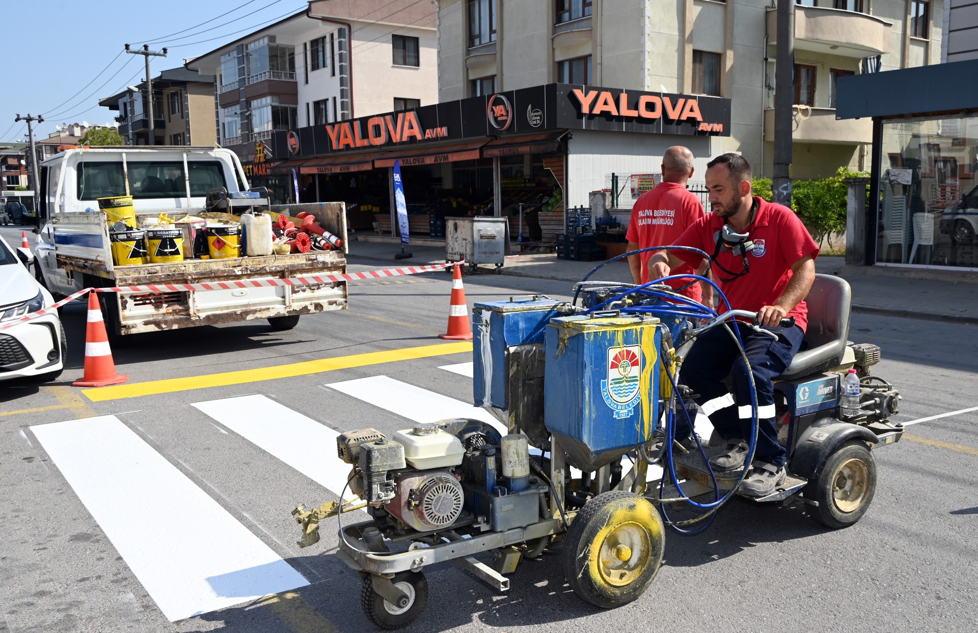 OKUL ÇEVRESİNDEKİ YOL ÇİZGİLERİ YENİLENDİ