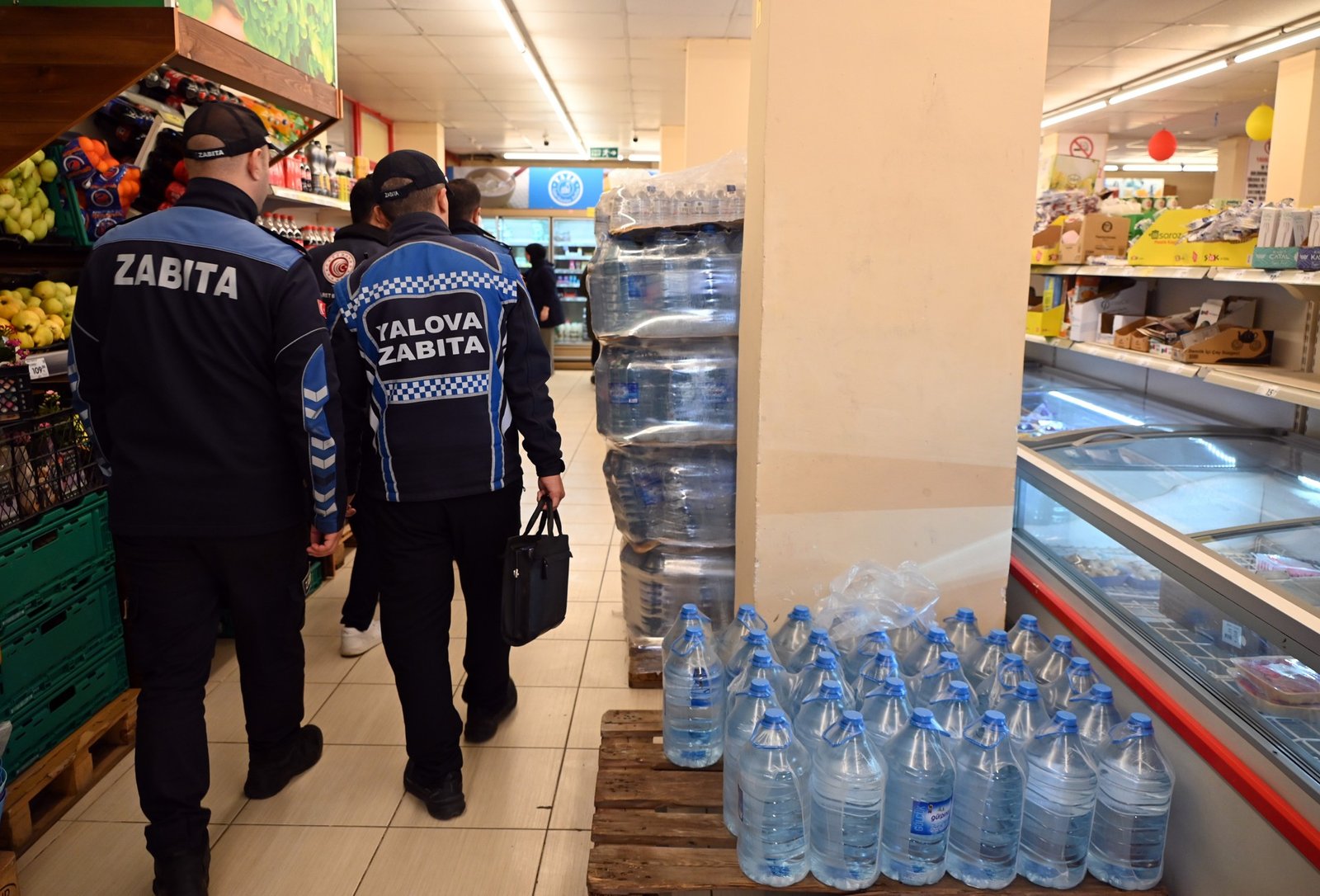 SU SATIŞLARI MERCEK ALTINDA