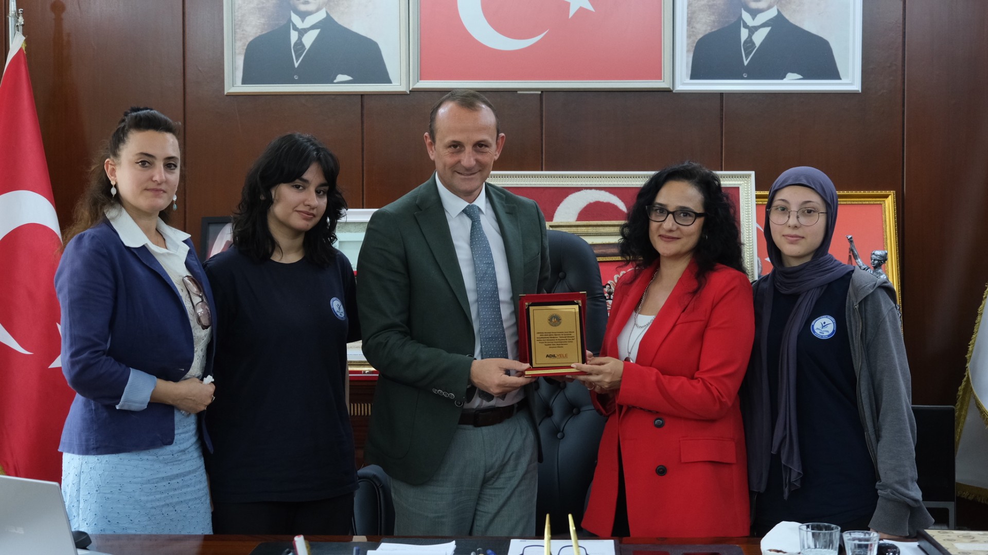 ÇİFTLİKKÖY ATIK ŞAMPİYONLARINA PLAKET