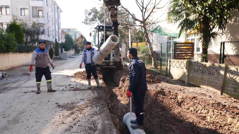 YALOVA'DA YAĞMURSUYU HATTI DÖŞENİYOR