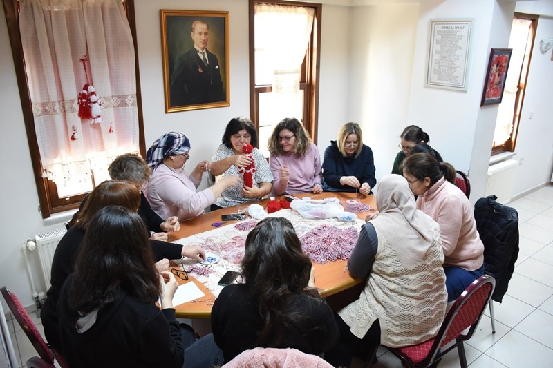  BAL-GÖÇ'DEN MARTENİÇKA GELENEĞİNİ 