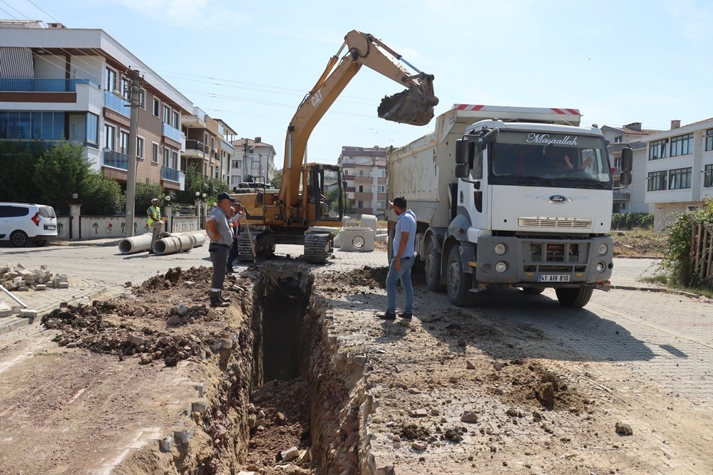 2500 METRE KANALİZASYON HATTI YAPILIYOR