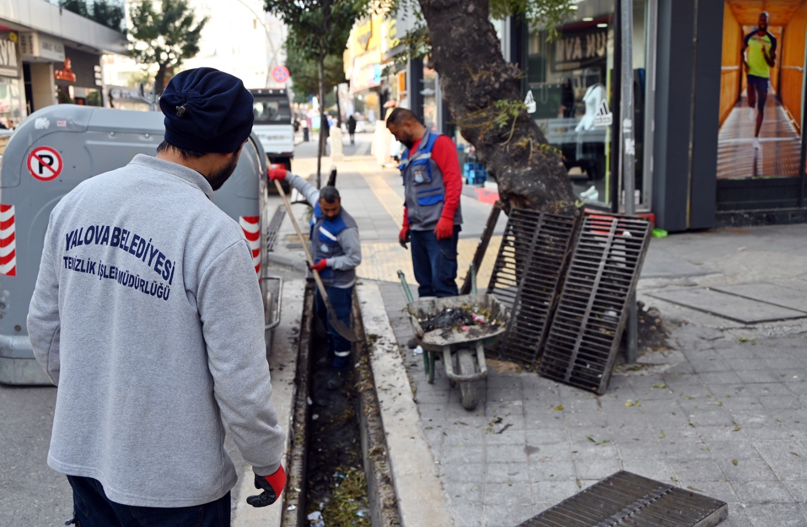 MAZGALLARA TEMİZLİK ÇALIŞMASI