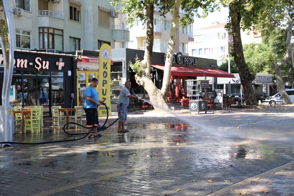 YALOVA'DA TEMİZLİK ÇALIŞMALARI SÜRÜYOR