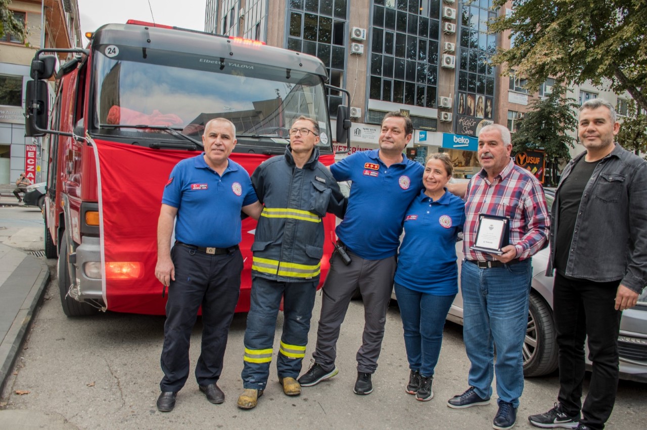 YALOVA İTFAİYESİNDEN 30 YILLIK ÇALIŞMA ARKADAŞINA ANLAMLI SÜRPRİZ