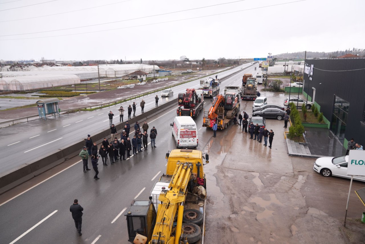 YALOVA'DAN DEPREM BÖLGESİNE YARDIM SÜRÜYOR