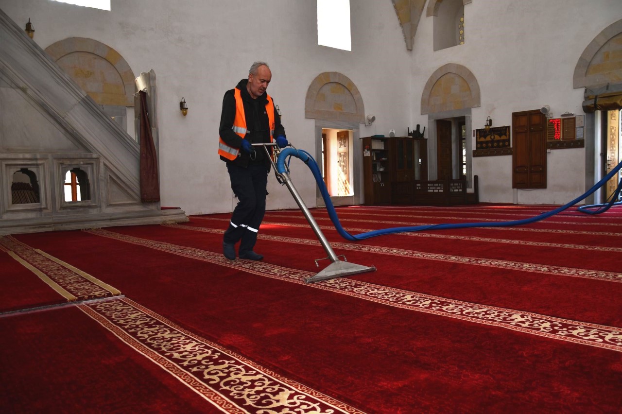 ALTINOVA’DA CAMİLER RAMAZAN'A HAZIR