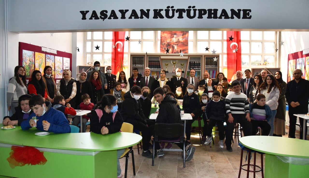 ALTINOVA'DA YAŞAYAN KÜTÜPHANE AÇILDI