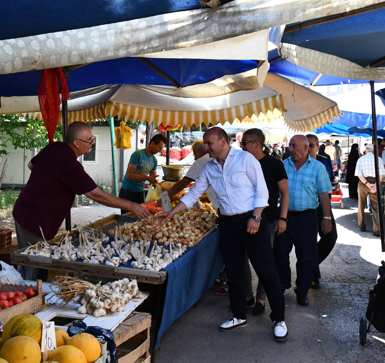 ALTINOVA'DA PAZARCI ESNAFINA ZİYARET