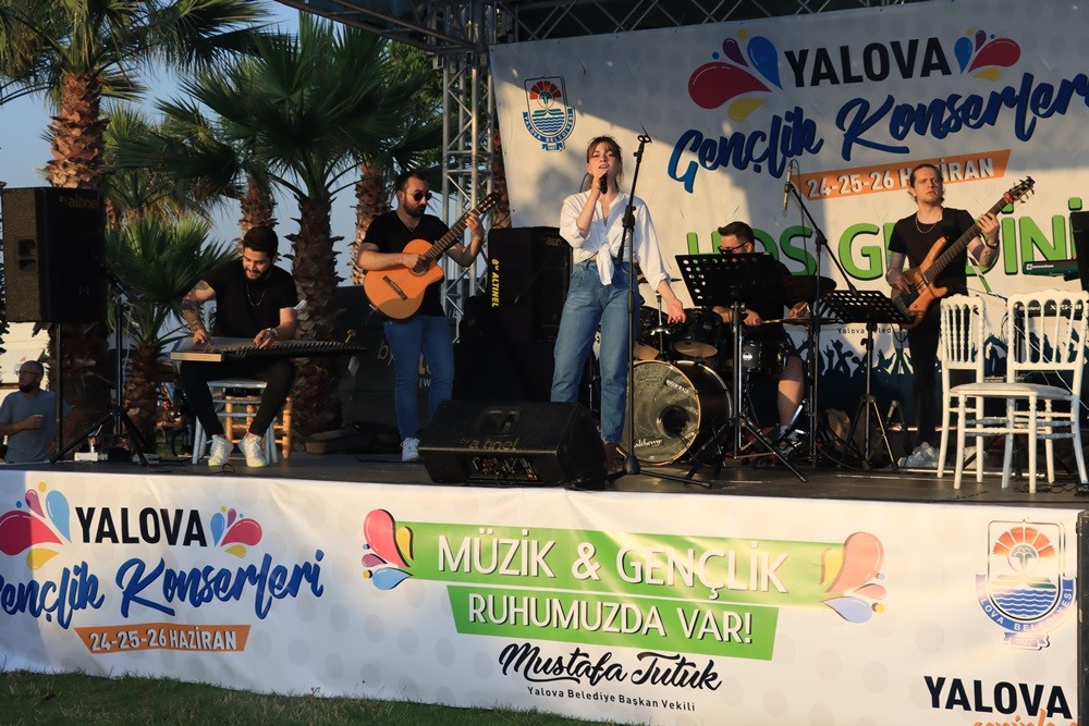 GENÇLİK KONSERLERİNE YOĞUN İLGİ