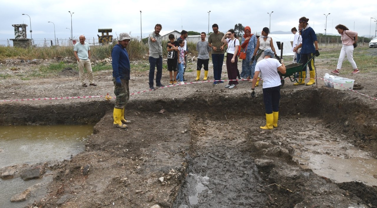 ALTINOVA'DA KAZI ÇALIŞMALARI SÜRÜYOR