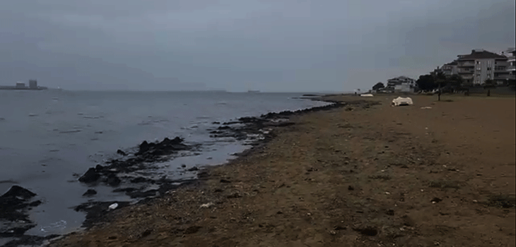 ÇİFTLİKKÖY SAHİLİNDE KORKUTAN KİRLİLİK