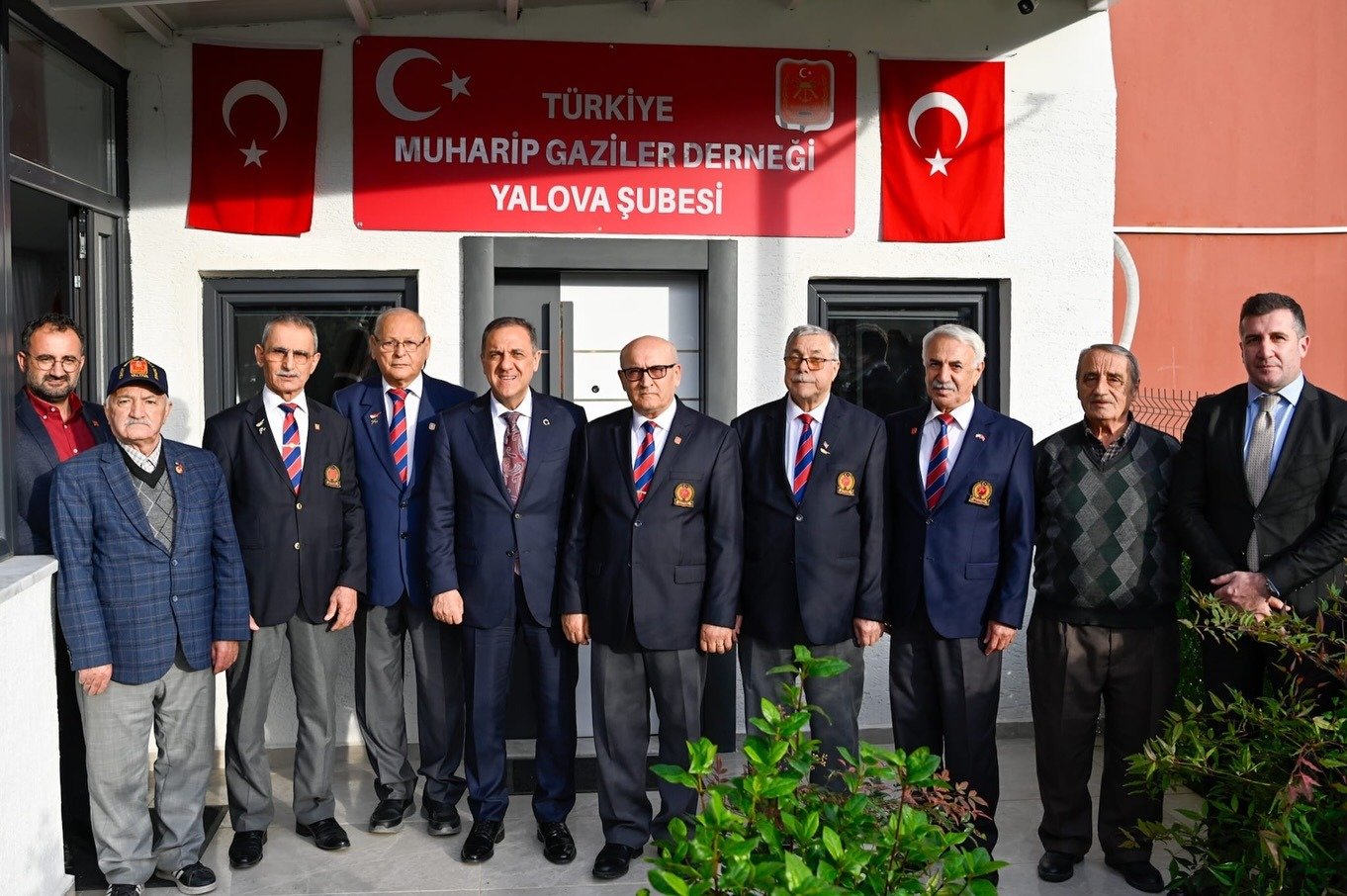VALİ'DEN ŞEHİT GAZİ DERNEKLERİNE ZİYARET