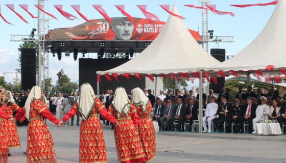 YALOVA'DA ZAFER BAYRAMI KUTLANDI