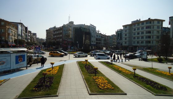 YALOVA'DA CAFE VE LOKANTALARIN AÇILMASININ ARDINDAN YALOVA CADDELERİ