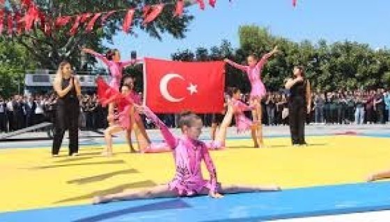 YALOVA'DA 19 MAYIS TÖRENLE KUTLANDI