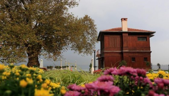 YÜRÜYEN KÖŞK ONARIM İÇİN  İZİN BEKLİYOR